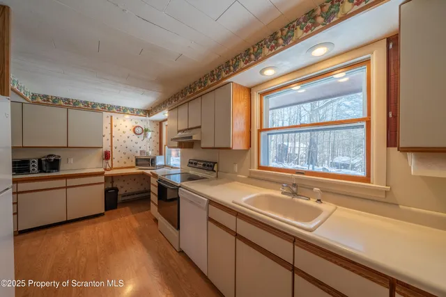 $275,000 | 3908 Navaho Lane, Lake Ariel, PA 18436