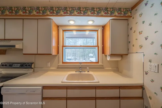 $275,000 | 3908 Navaho Lane, Lake Ariel, PA 18436