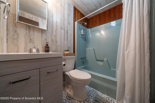 $275,000 | 3908 Navaho Lane, Lake Ariel, PA 18436