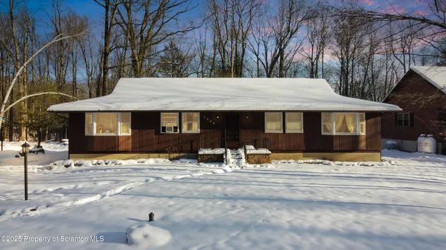 $275,000 | 3908 Navaho Lane, Lake Ariel, PA 18436