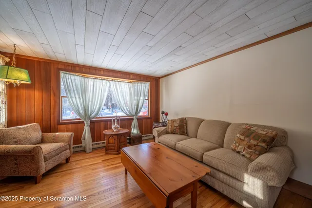 $275,000 | 3908 Navaho Lane, Lake Ariel, PA 18436