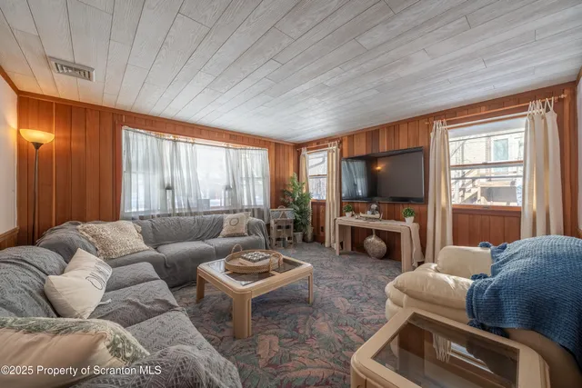 $275,000 | 3908 Navaho Lane, Lake Ariel, PA 18436