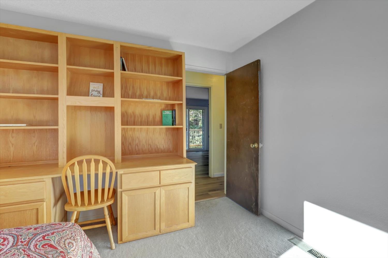 23126 Foothill Road Auburn, CA 95602 - Photo 32 of 63 a bedroom with a chair and a chair in it