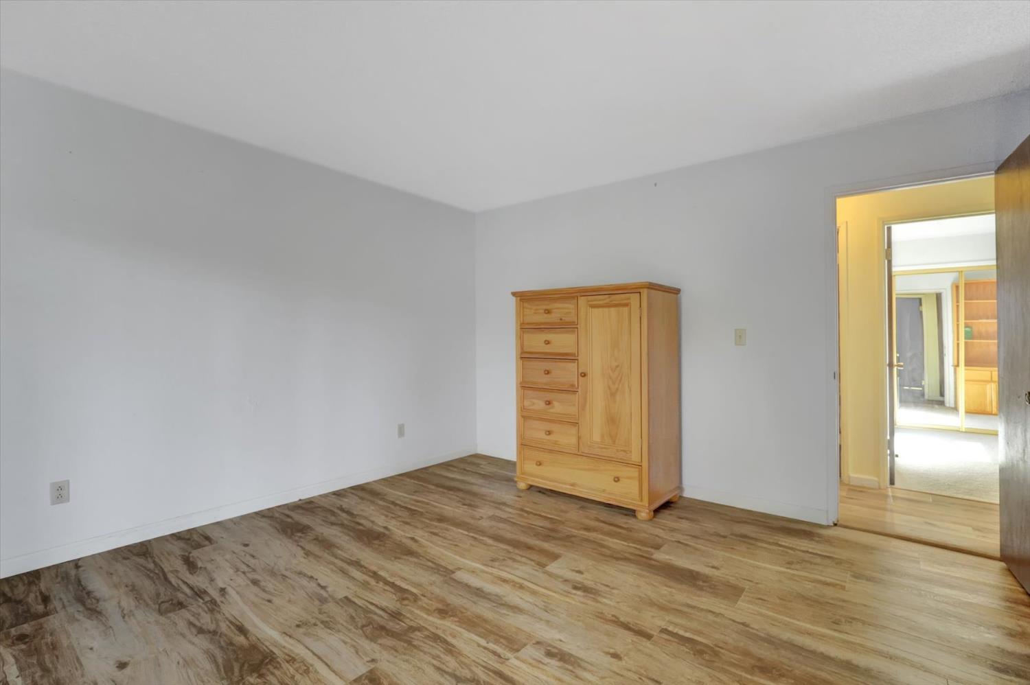 23126 Foothill Road Auburn, CA 95602 - Photo 38 of 63 a view of empty room with wooden floor and fan