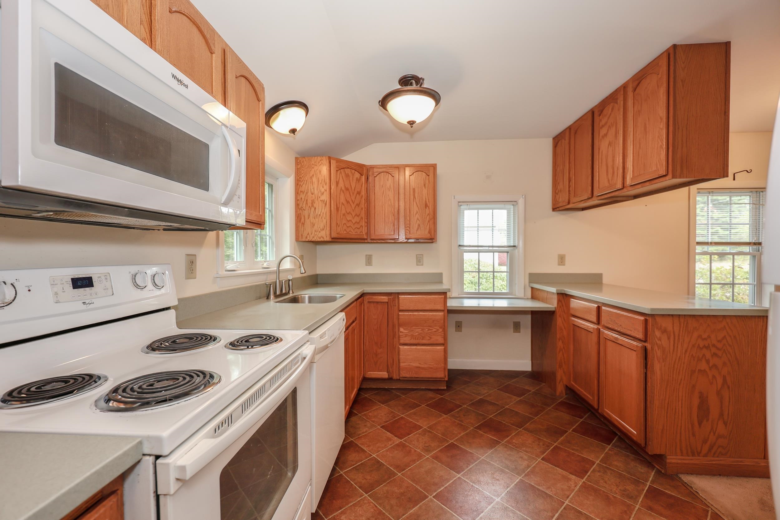 6 Lawrence St Extension Concord, NH 03301 - Photo 4 of 60