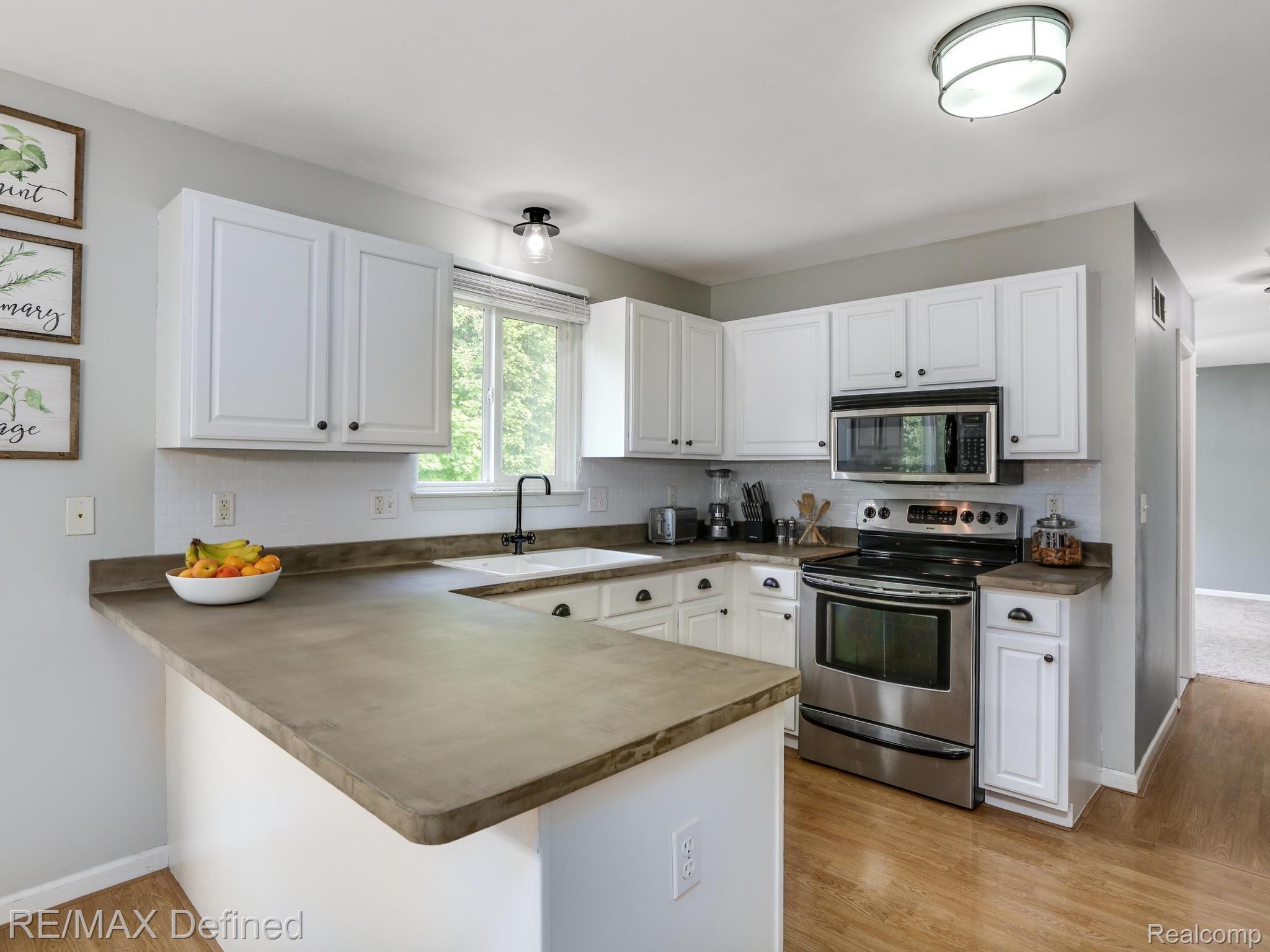 2989 Gravel Ridge Drive Rochester, MI 48307 - Photo 8 of 31 2989 Gravel Ridge Dr Rochester-019-005-2989 Gravel Ridge Drive-MLS_Size.jpg