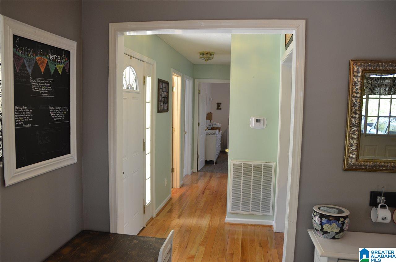 240 Lakeshore Circle Oneonta, AL 35121 - Photo 9 of 35
