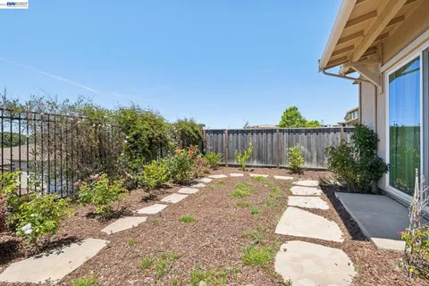 $2,599,000 | 5 Stirling Way, Hayward, CA 94542