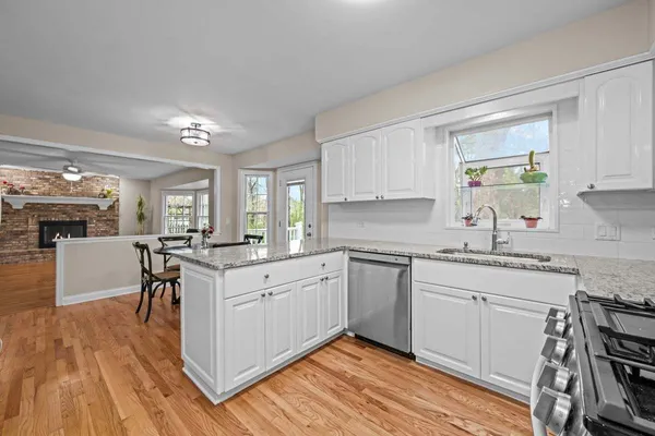 $750,000 | 1002 Shimer Court, Naperville, IL 60565