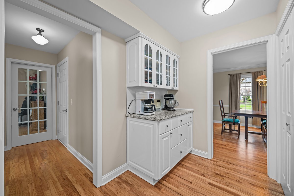 1002 Shimer Court Naperville, IL 60565 - Photo 12 of 35