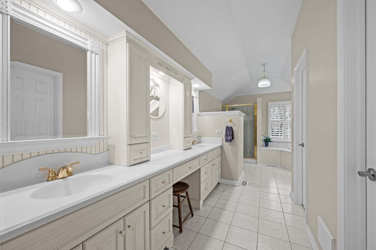 1002 Shimer Court Naperville, IL 60565 - Photo 22 of 35