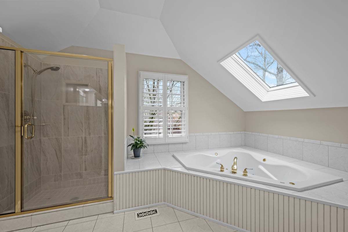 1002 Shimer Court Naperville, IL 60565 - Photo 23 of 35