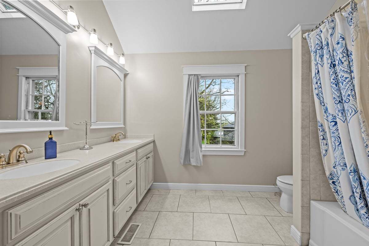 1002 Shimer Court Naperville, IL 60565 - Photo 27 of 35