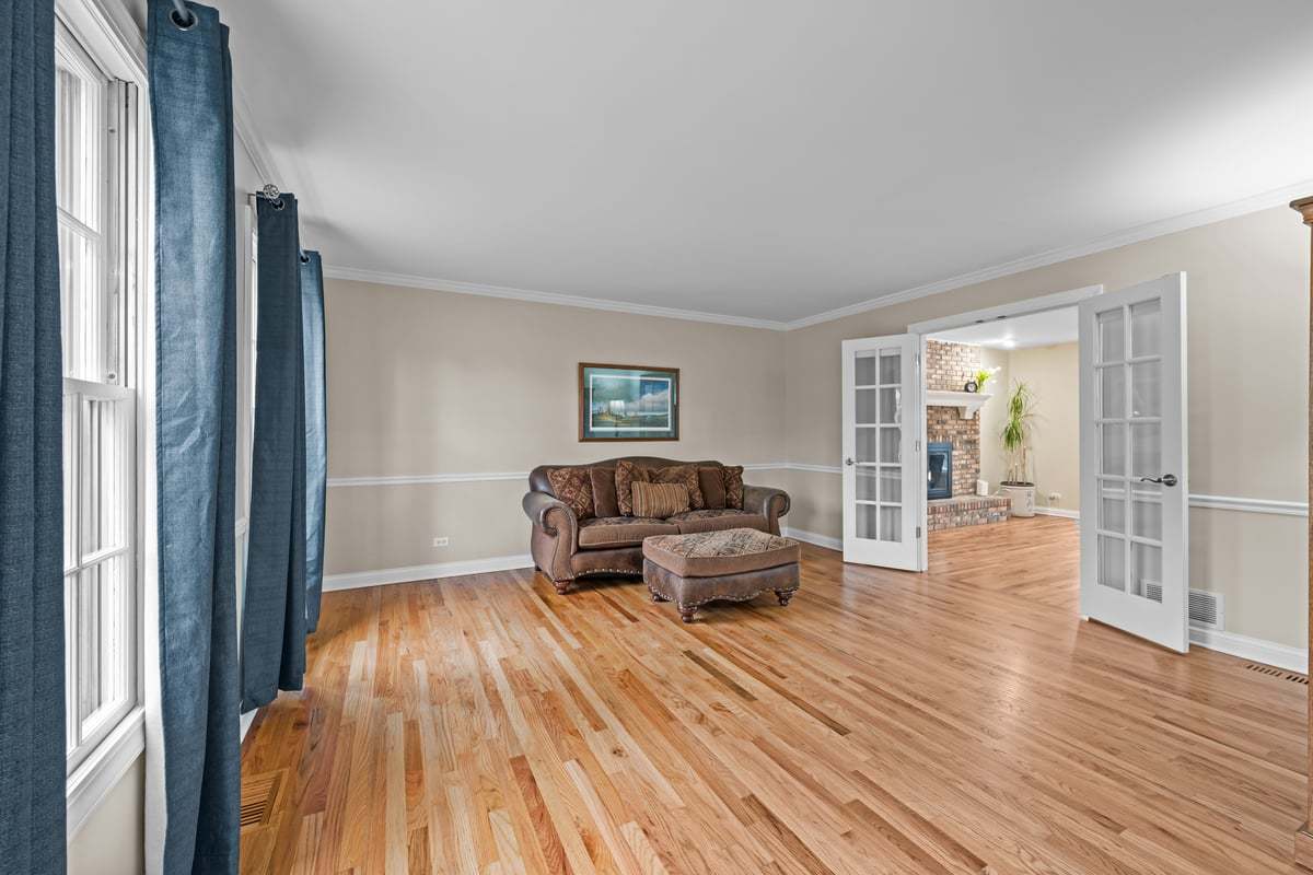 1002 Shimer Court Naperville, IL 60565 - Photo 3 of 35