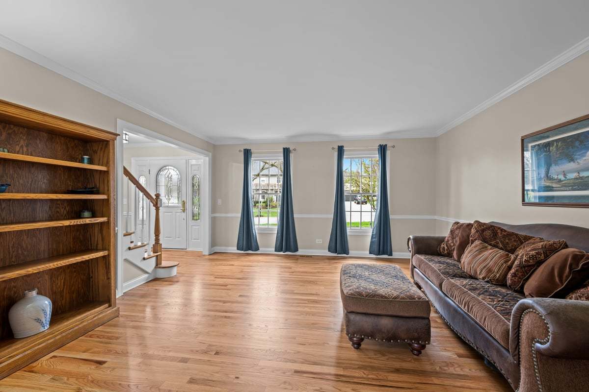 1002 Shimer Court Naperville, IL 60565 - Photo 4 of 35