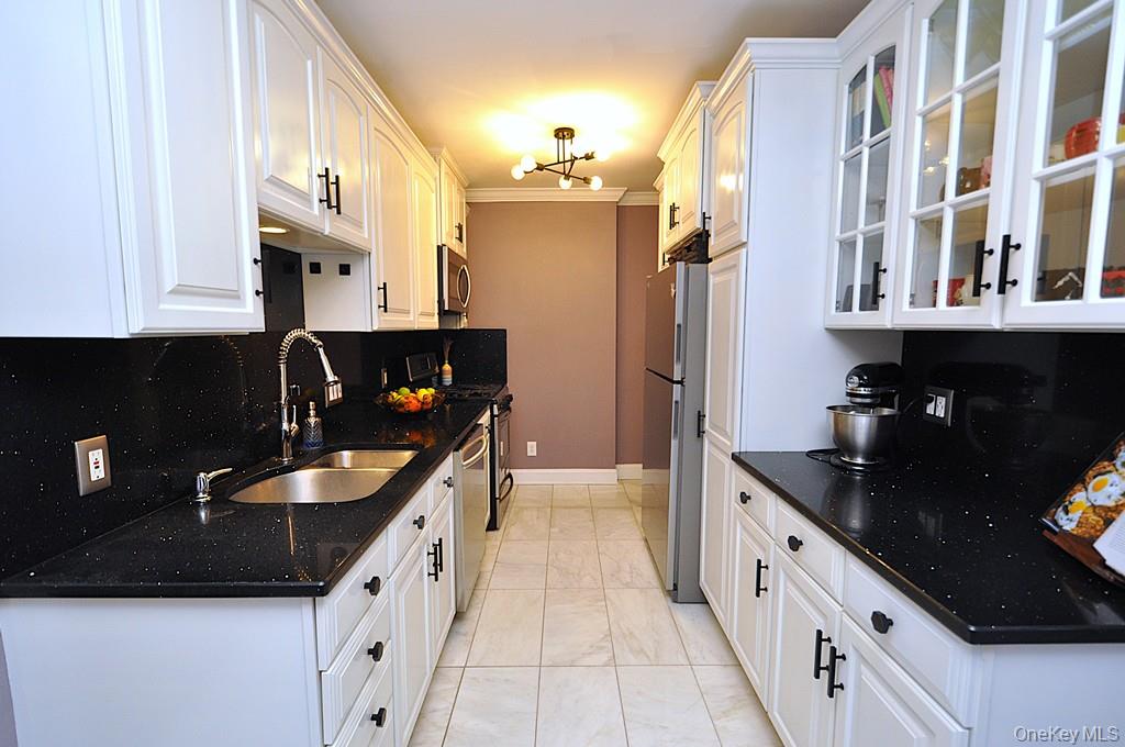 280 Bronxville Road, Unit 4O Bronxville, NY 10708 - Photo 7 of 45