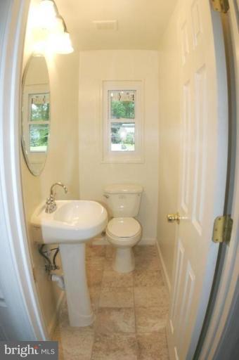 5534 Belfast Place Springfield, VA 22151 - Photo 11 of 19 Half Bath 1