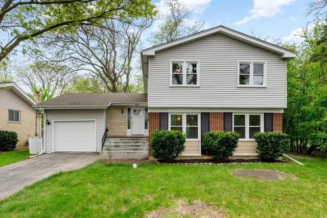 $550,000 | 666 Barberry Road, Highland Park, IL 60035