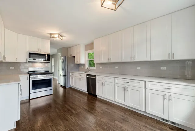 $550,000 | 666 Barberry Road, Highland Park, IL 60035