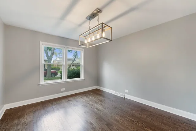 $550,000 | 666 Barberry Road, Highland Park, IL 60035