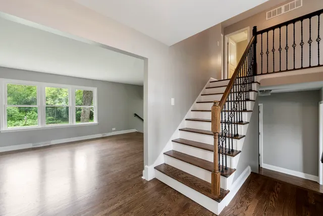 $550,000 | 666 Barberry Road, Highland Park, IL 60035