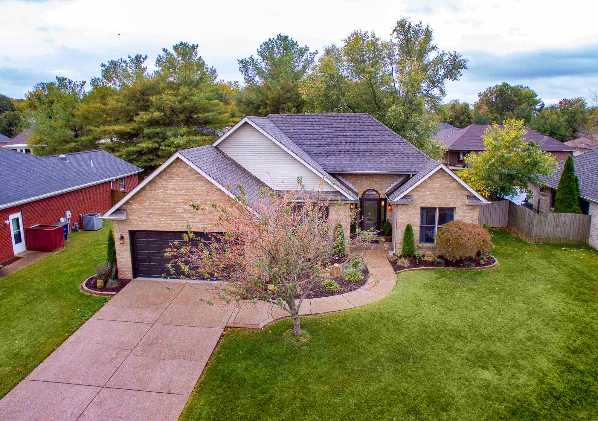 8933 Shadow Ridge Drive Newburgh, IN 47630 - Photo 4 of 32
