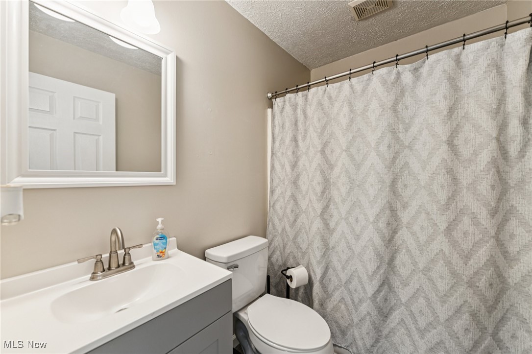15608 Mason Road Vermilion, OH 44089 - Photo 23 of 34 Second full bath.
