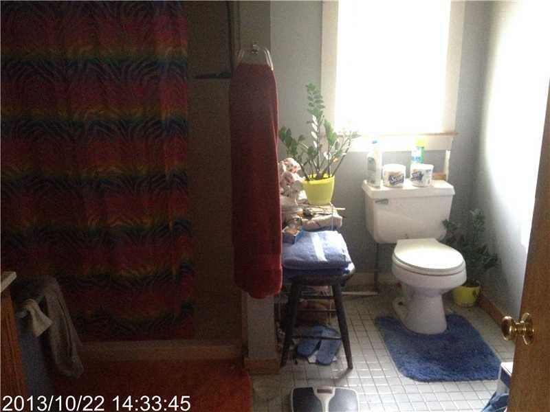 25 Cove Road Freeport, ME 04032 - Photo 3 of 4 Bathroom.