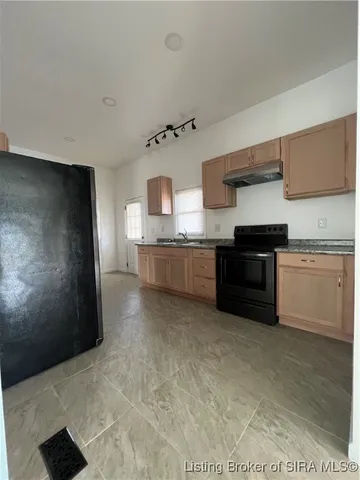 $189,000 | 322 East Harrison Street, Oakland City, IN 47660