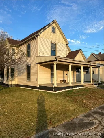 $189,000 | 322 East Harrison Street, Oakland City, IN 47660