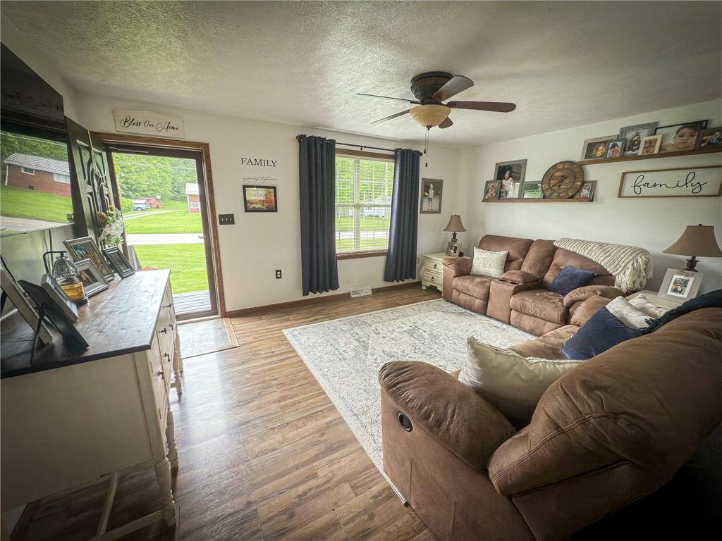535 Bonniebrook Road Butler, PA 16002 - Photo 5 of 36 Gallery Image 5