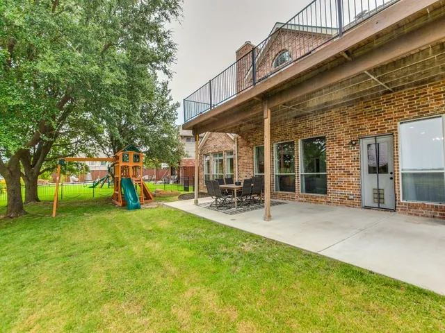 a view of deck with a yard