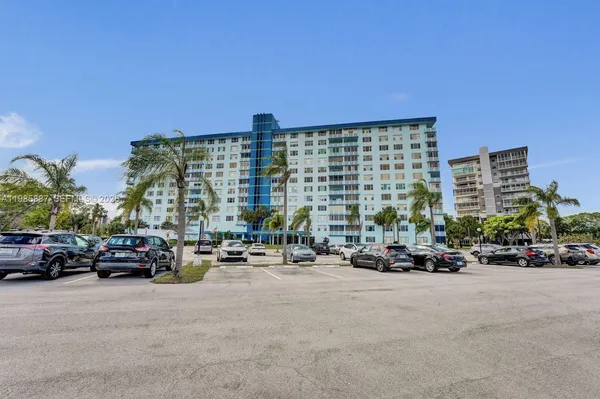 $214,900 | 4001 Hillcrest Drive, Unit 6024, Hollywood, FL 33021