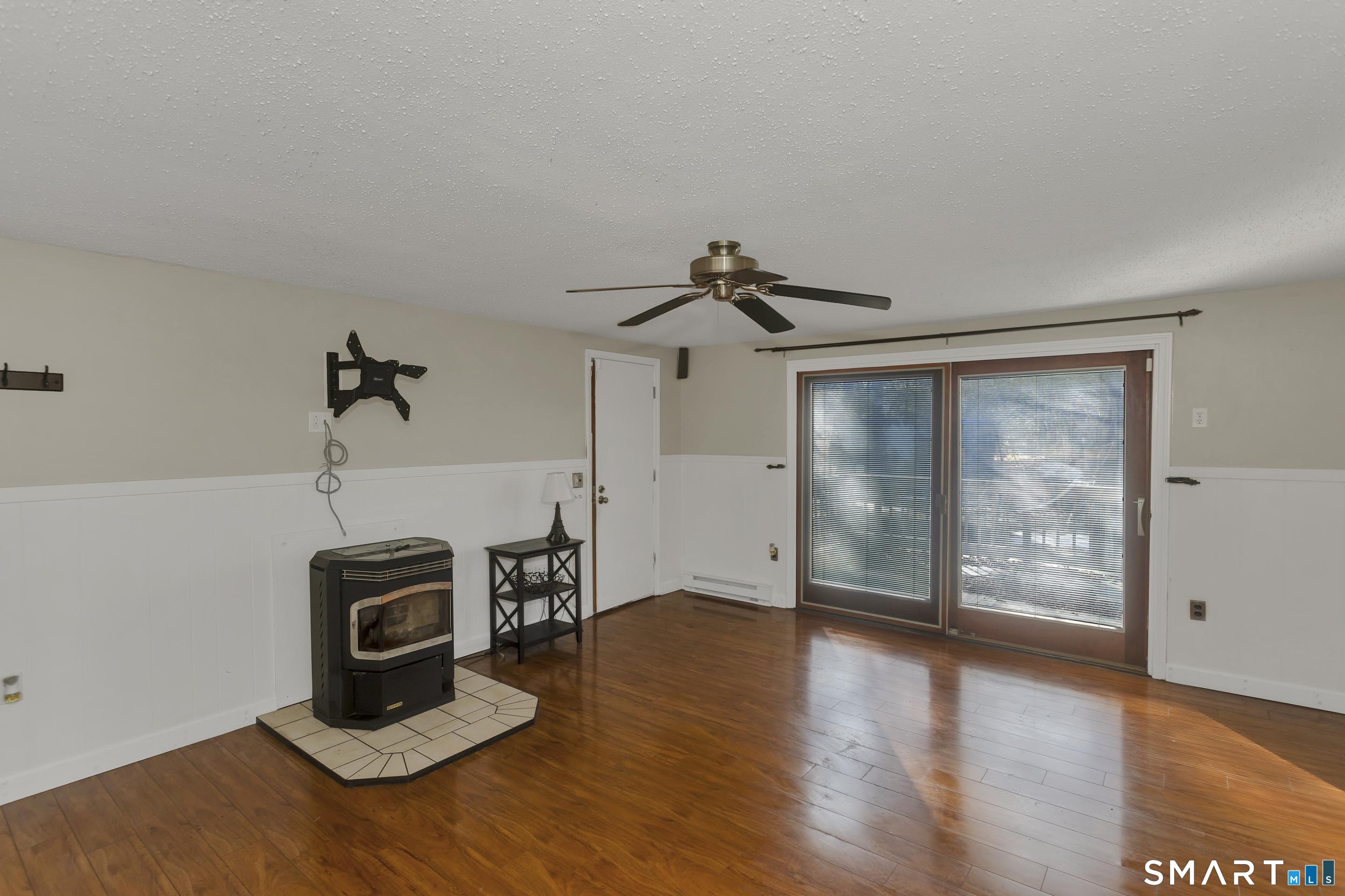 73 Laurel Street Enfield, CT 06082 - Photo 17 of 40 a living room with furniture