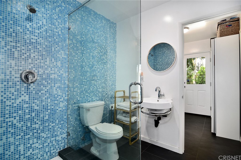 5481 Katherine Avenue Sherman Oaks, CA 91401 - Photo 12 of 34