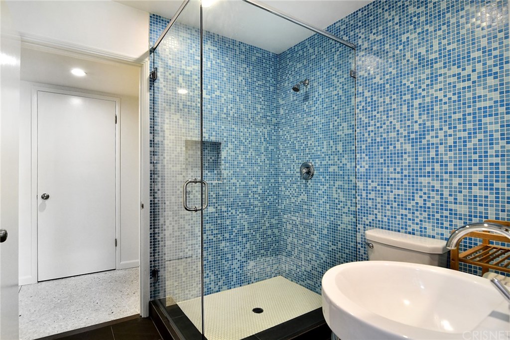 5481 Katherine Avenue Sherman Oaks, CA 91401 - Photo 13 of 34