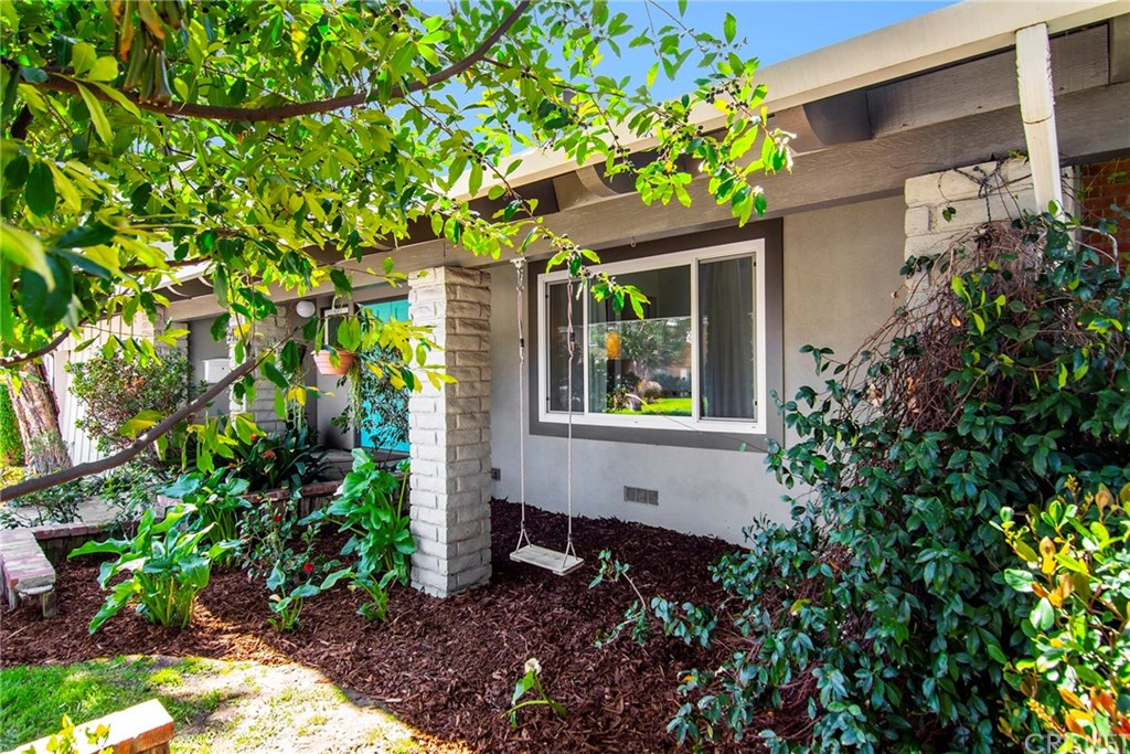 5481 Katherine Avenue Sherman Oaks, CA 91401 - Photo 3 of 34