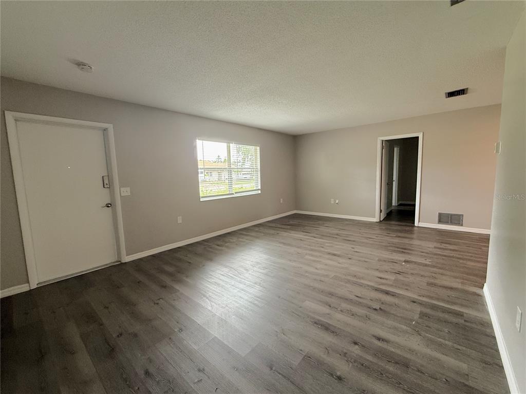 362 Briarwood Road Venice, FL 34293 - Photo 3 of 17 Gallery Image 3