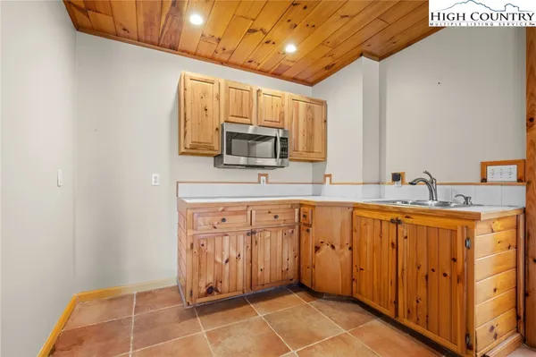 $700,000 | 460 Deer Crossing Road, Piney Creek, NC 28663