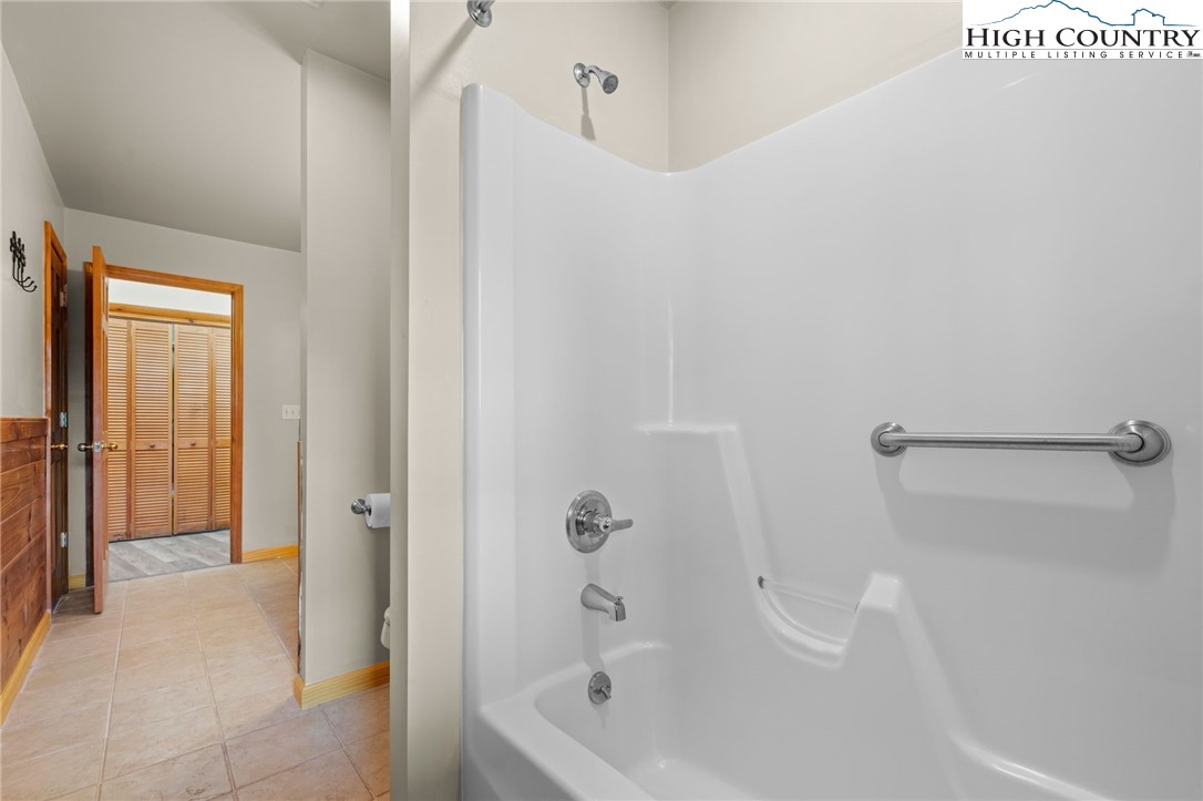 460 Deer Crossing Road Piney Creek, NC 28663 - Photo 24 of 29 a bathroom with a tub
