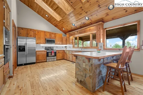 $700,000 | 460 Deer Crossing Road, Piney Creek, NC 28663