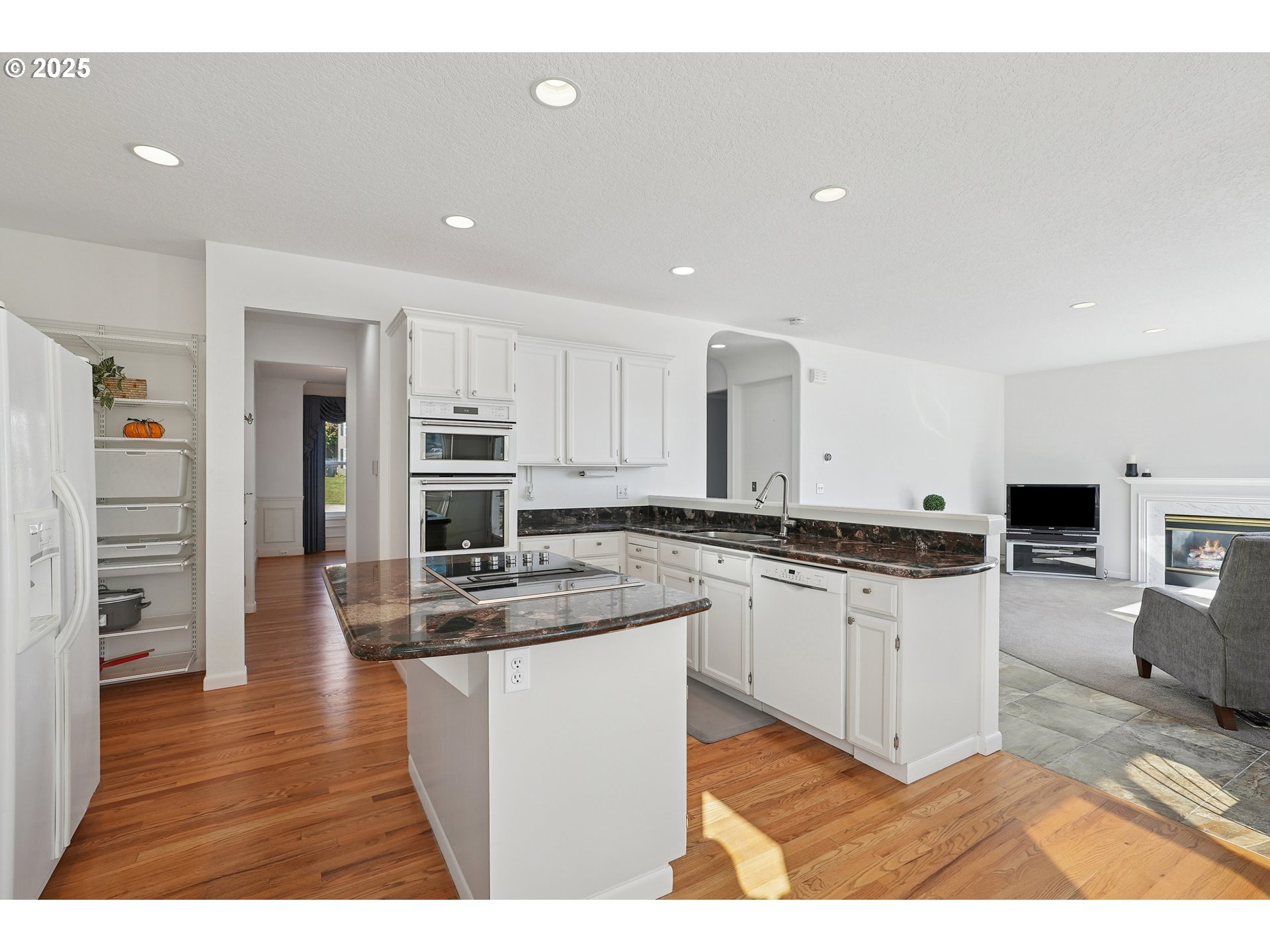 13574 Southwest Mint Place Portland, OR 97223 - Photo 15 of 41