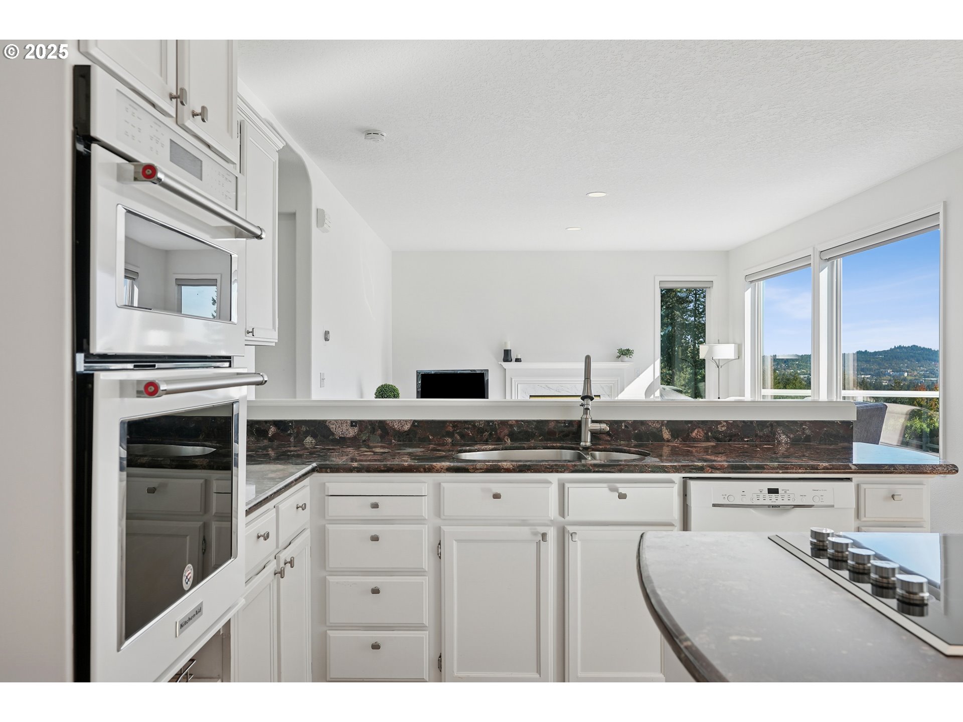 13574 Southwest Mint Place Portland, OR 97223 - Photo 17 of 41