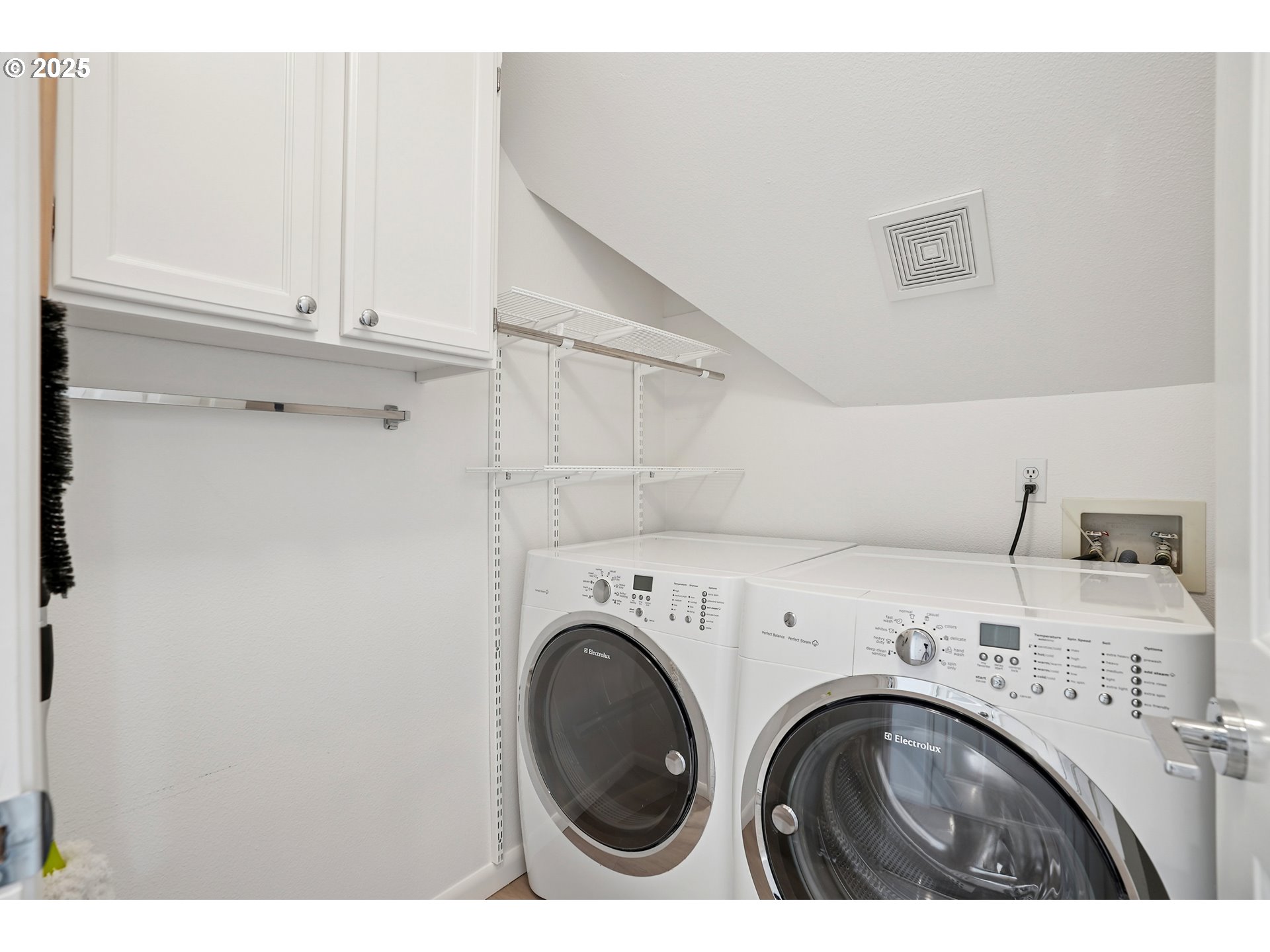 13574 Southwest Mint Place Portland, OR 97223 - Photo 33 of 41