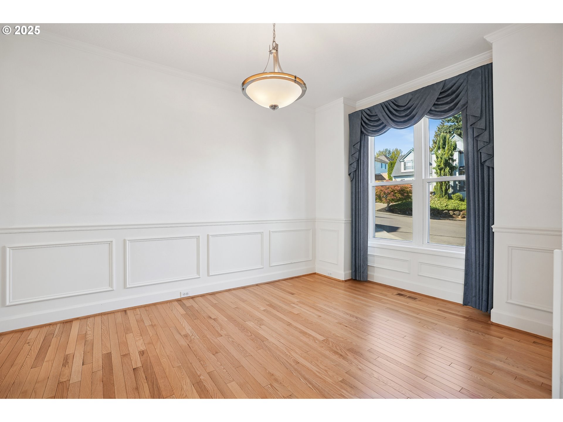 13574 Southwest Mint Place Portland, OR 97223 - Photo 9 of 41