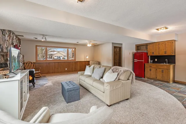 $650,000 | 185 Orchard Circle, Long Lake, MN 55356