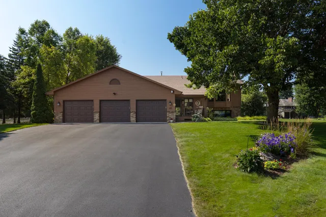 $650,000 | 185 Orchard Circle, Long Lake, MN 55356