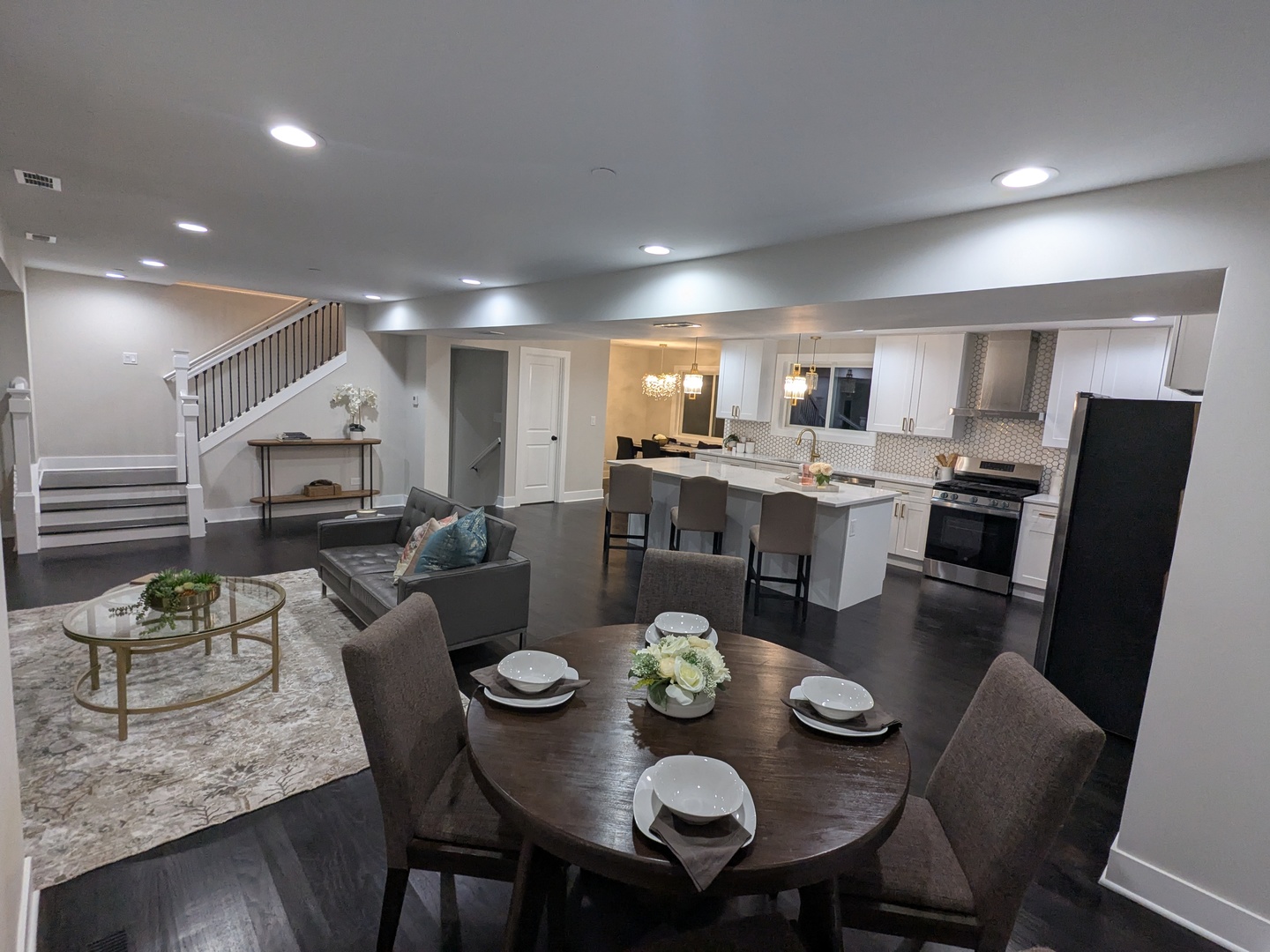 8600 East Prairie Road Skokie, IL 60076 - Photo 15 of 37 a view of a dining room with furniture
