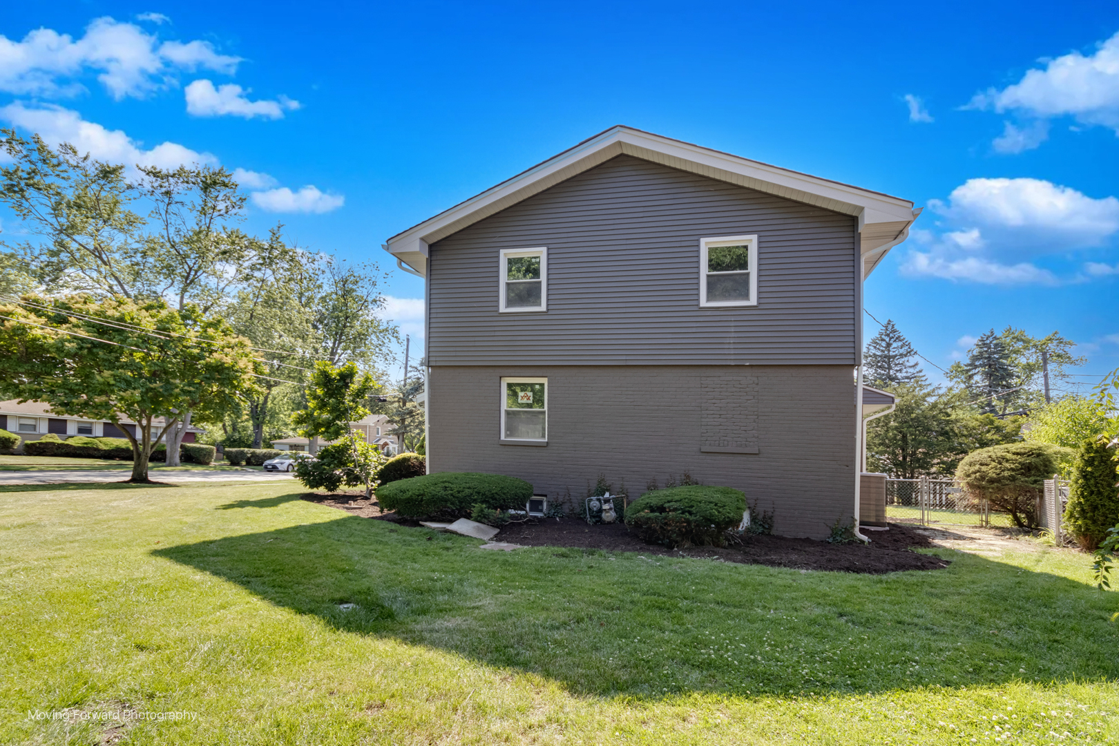 8600 East Prairie Road Skokie, IL 60076 - Photo 3 of 37 a front view of a house with garden