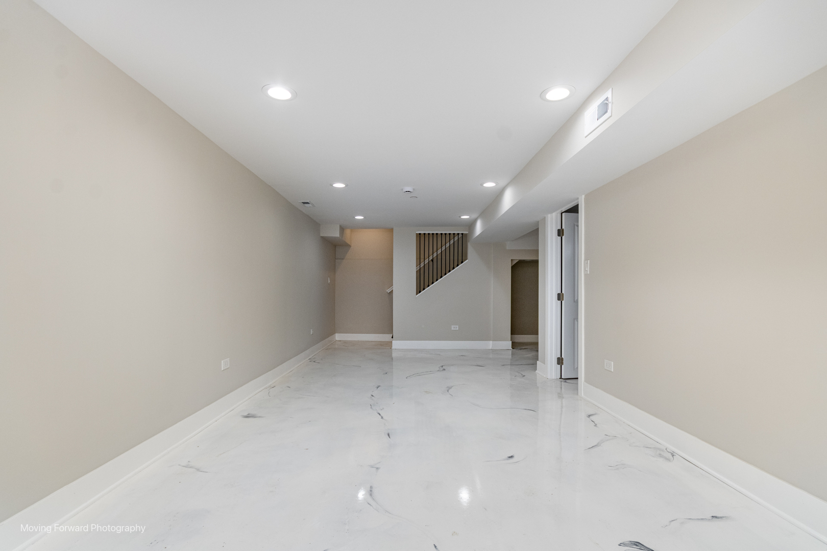 8600 East Prairie Road Skokie, IL 60076 - Photo 35 of 37 an empty room with a ceiling fan and entryway